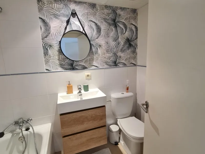 SEMINUEVO APARTAMENTO EN ORIHUELA COSTA DE 2 DORM. 2 BAÑOS. PARKING INCLUIDO. PISCINA COMUNITARIA.