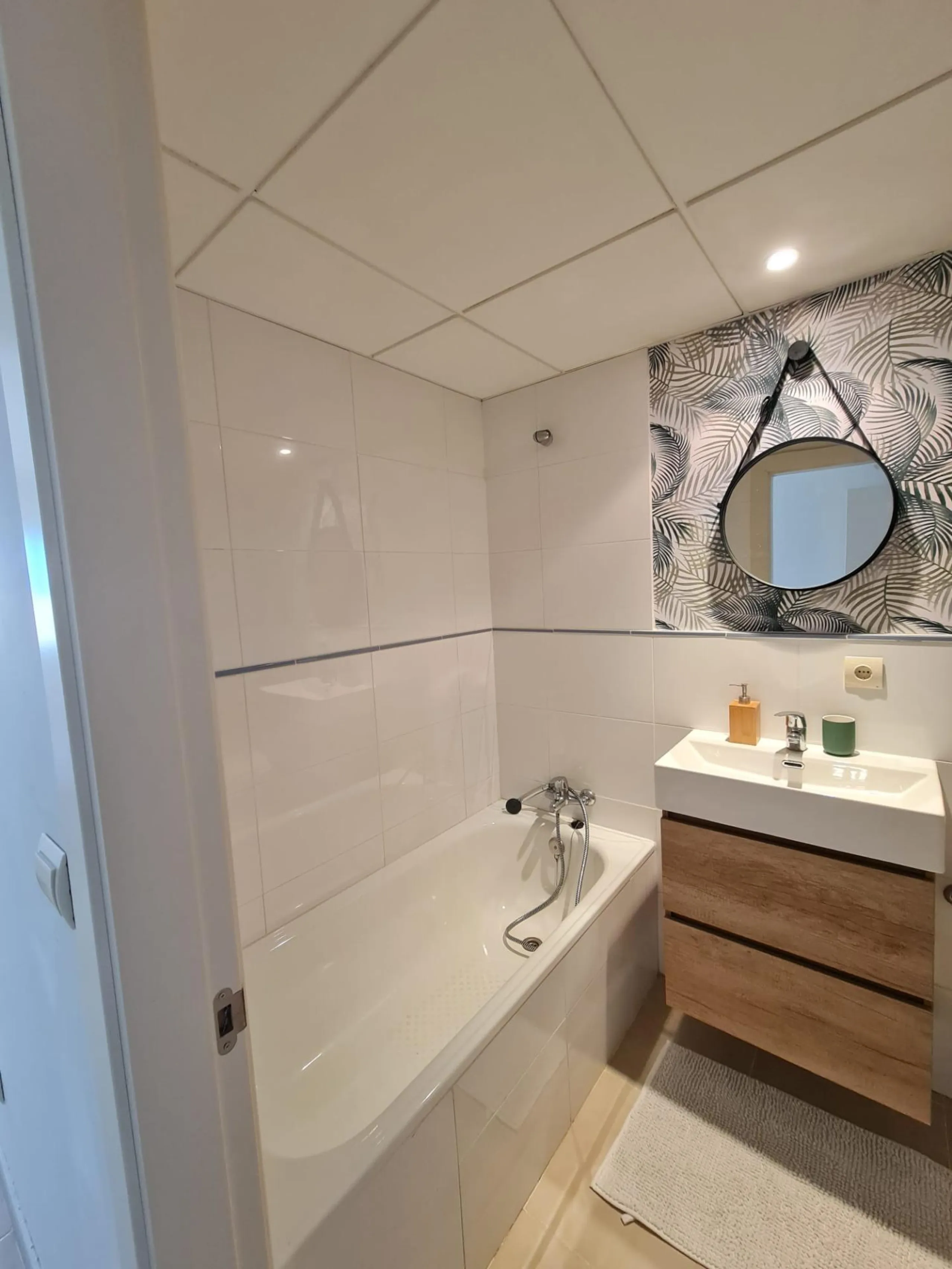 SEMINUEVO APARTAMENTO EN ORIHUELA COSTA DE 2 DORM. 2 BAÑOS. PARKING INCLUIDO. PISCINA COMUNITARIA.