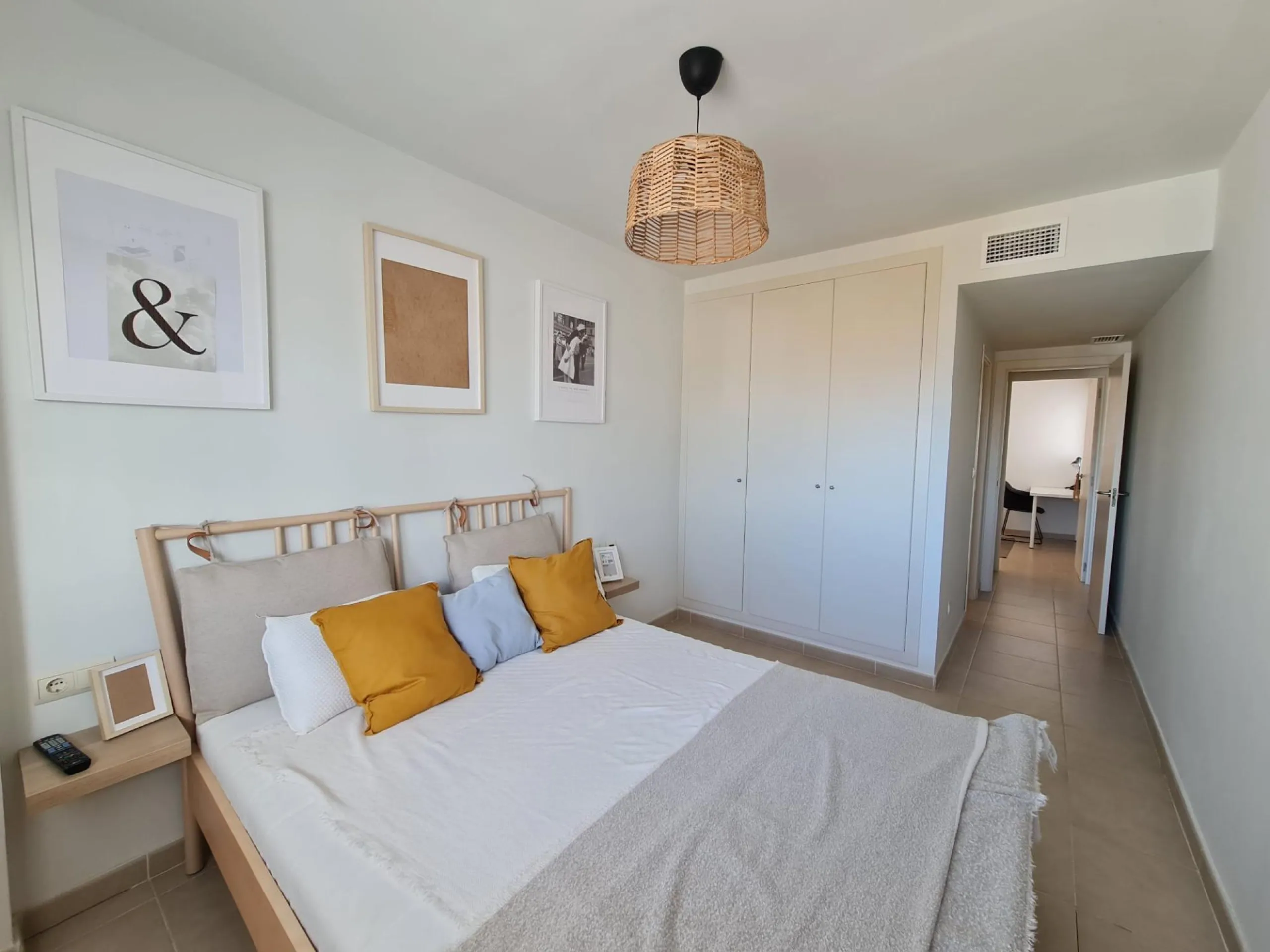 SEMINUEVO APARTAMENTO EN ORIHUELA COSTA DE 2 DORM. 2 BAÑOS. PARKING INCLUIDO. PISCINA COMUNITARIA.