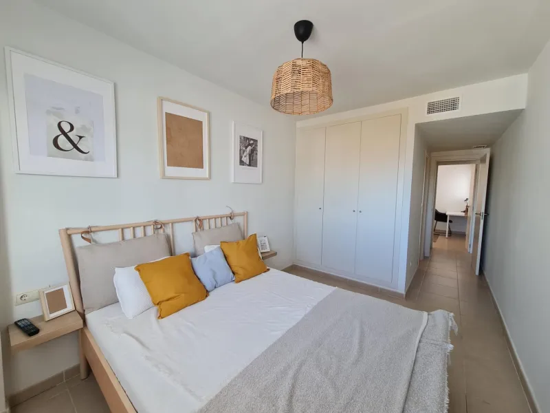 SEMINUEVO APARTAMENTO EN ORIHUELA COSTA DE 2 DORM. 2 BAÑOS. PARKING INCLUIDO. PISCINA COMUNITARIA.