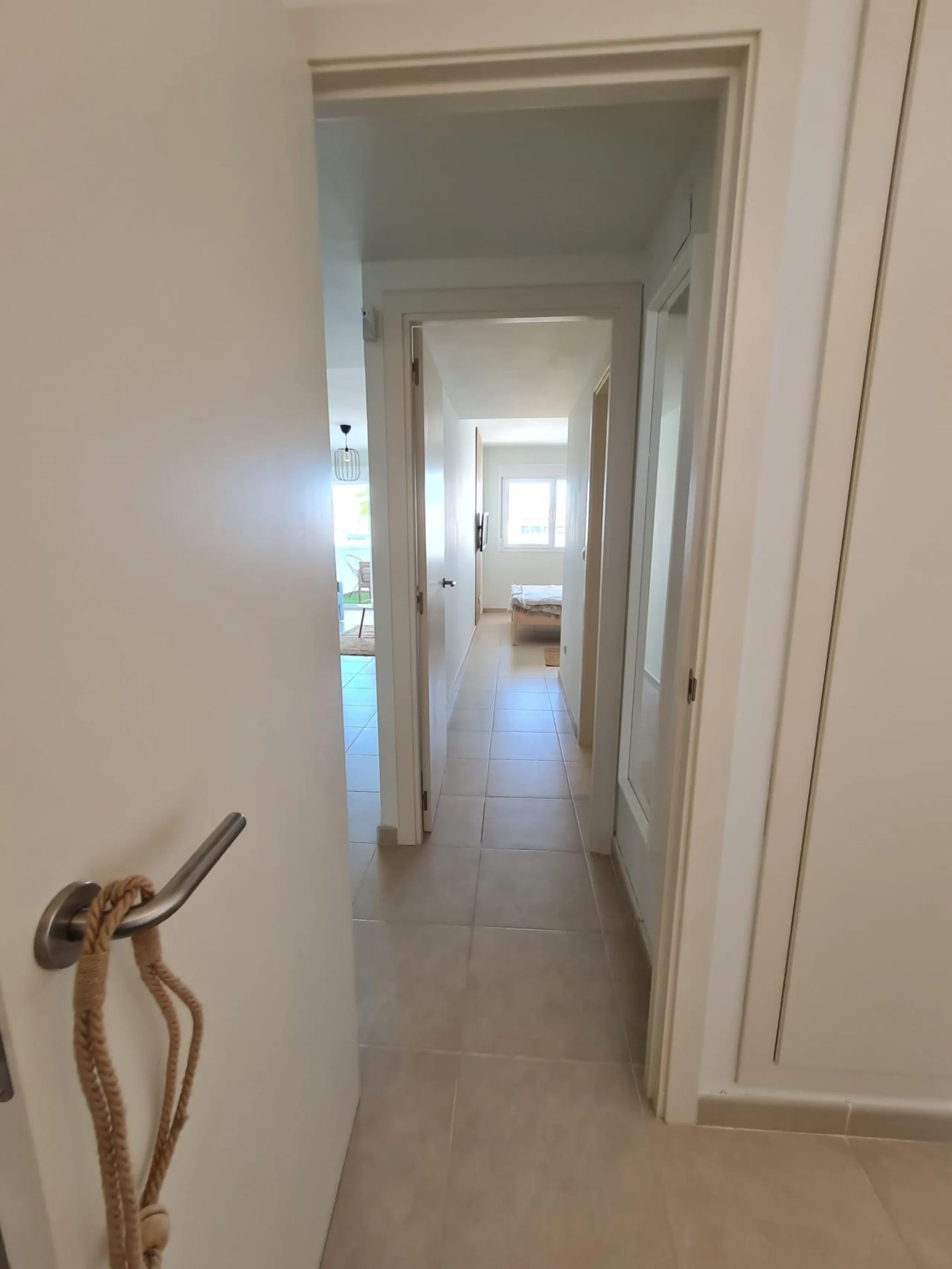 SEMINUEVO APARTAMENTO EN ORIHUELA COSTA DE 2 DORM. 2 BAÑOS. PARKING INCLUIDO. PISCINA COMUNITARIA.