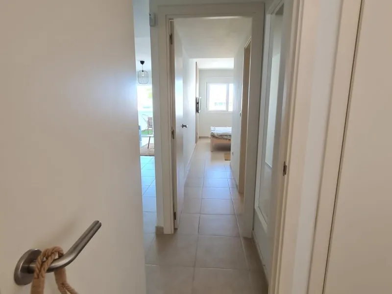 SEMINUEVO APARTAMENTO EN ORIHUELA COSTA DE 2 DORM. 2 BAÑOS. PARKING INCLUIDO. PISCINA COMUNITARIA.