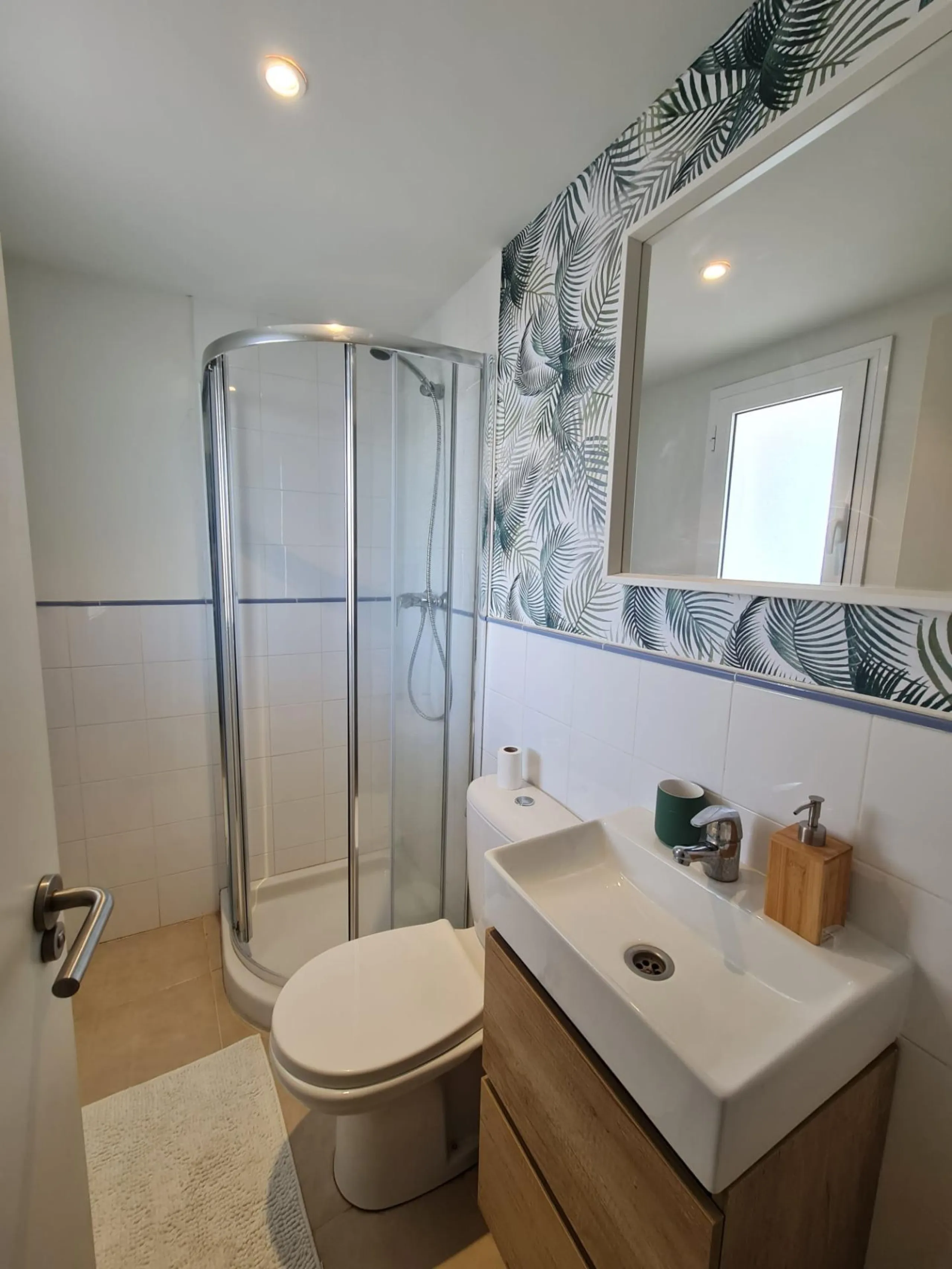 SEMINUEVO APARTAMENTO EN ORIHUELA COSTA DE 2 DORM. 2 BAÑOS. PARKING INCLUIDO. PISCINA COMUNITARIA.