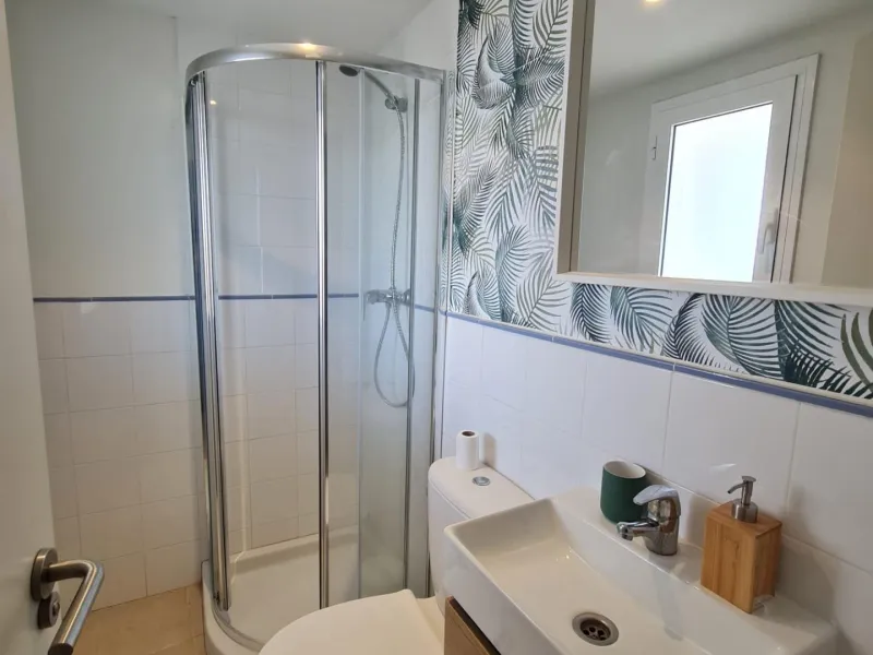 SEMINUEVO APARTAMENTO EN ORIHUELA COSTA DE 2 DORM. 2 BAÑOS. PARKING INCLUIDO. PISCINA COMUNITARIA.