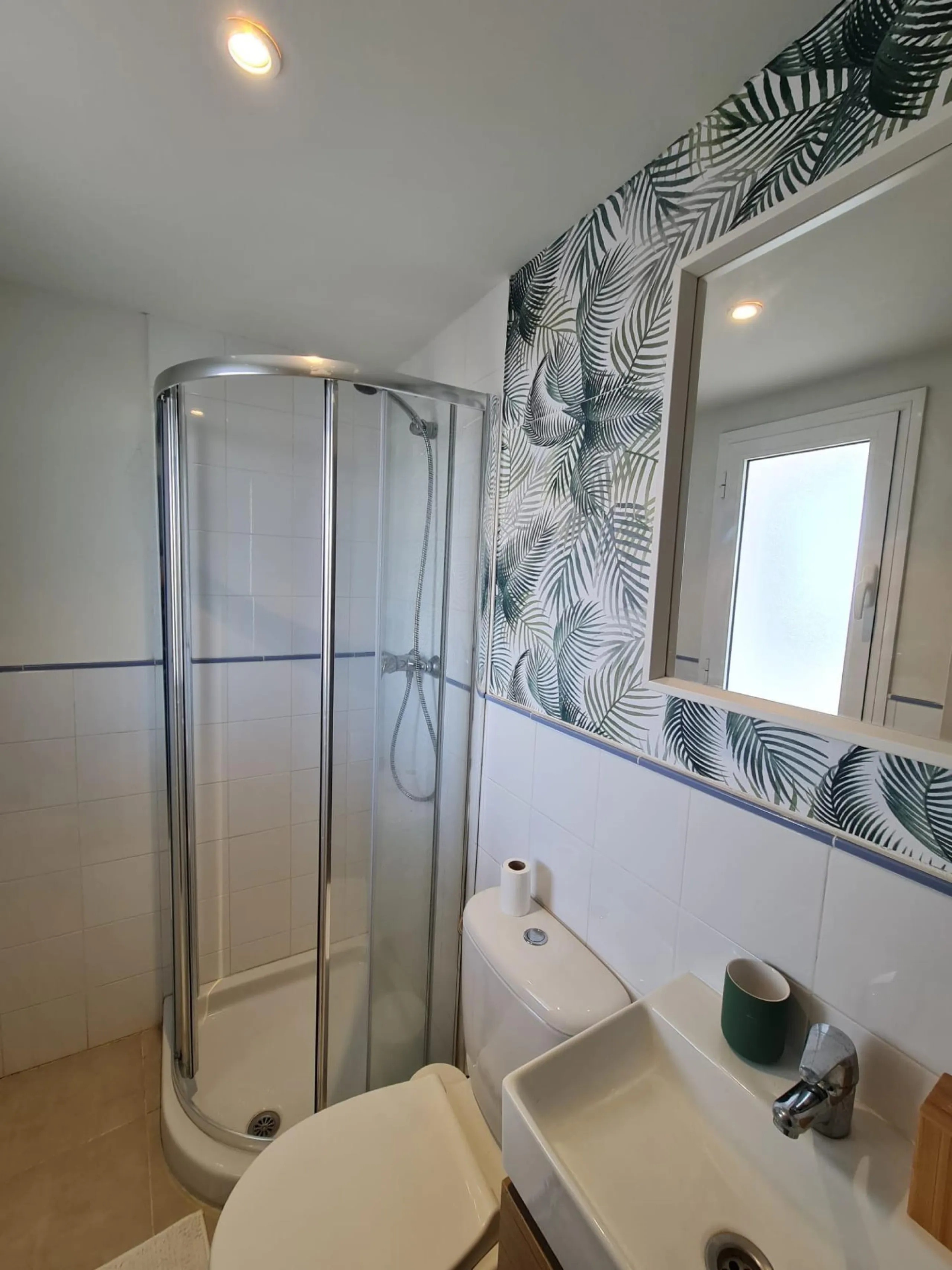 SEMINUEVO APARTAMENTO EN ORIHUELA COSTA DE 2 DORM. 2 BAÑOS. PARKING INCLUIDO. PISCINA COMUNITARIA.
