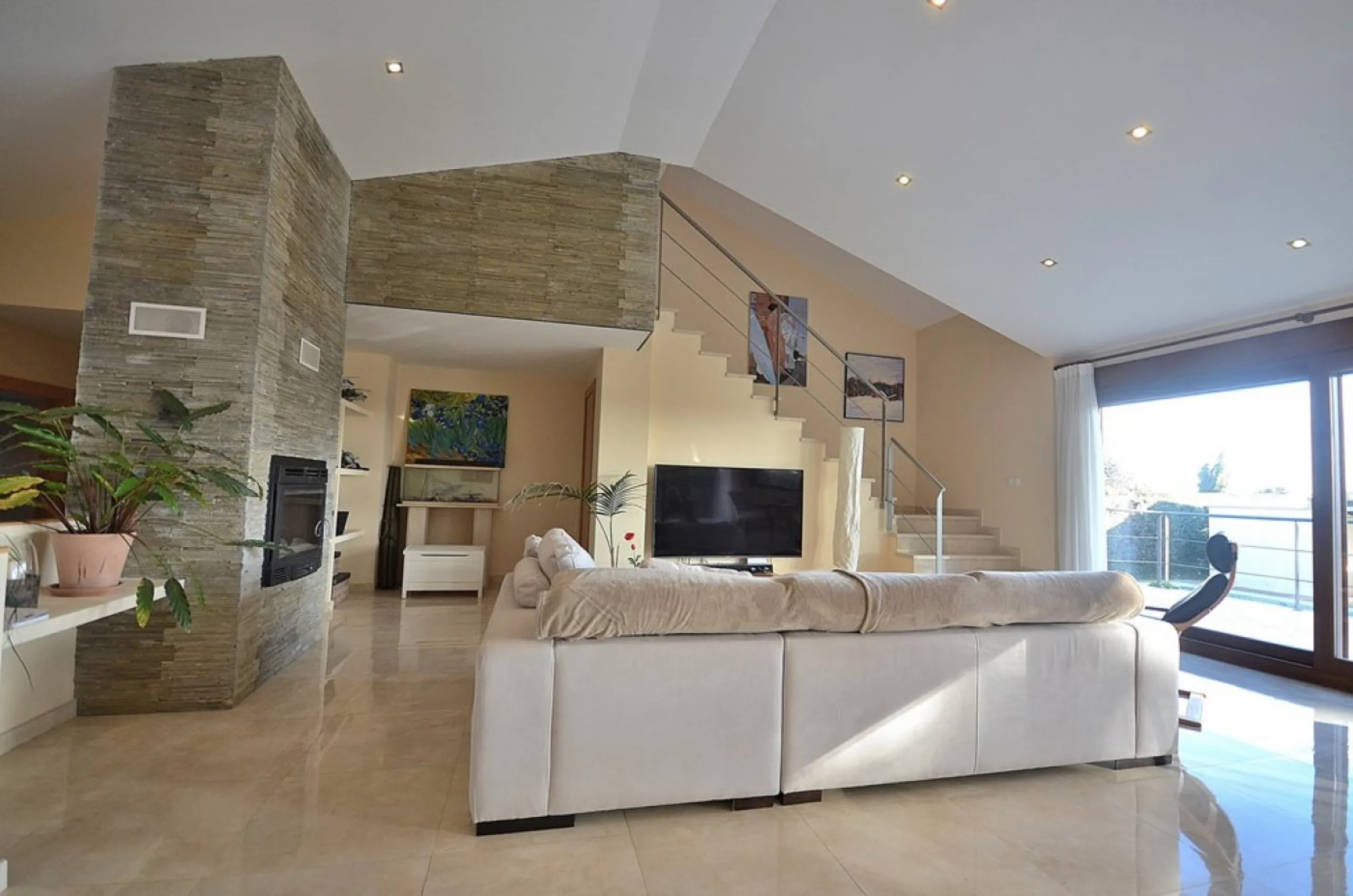 VILLA EN ALBACETE CON 1700 M2 DE PARCELA. 5 DORM. 5 BAÑOS.