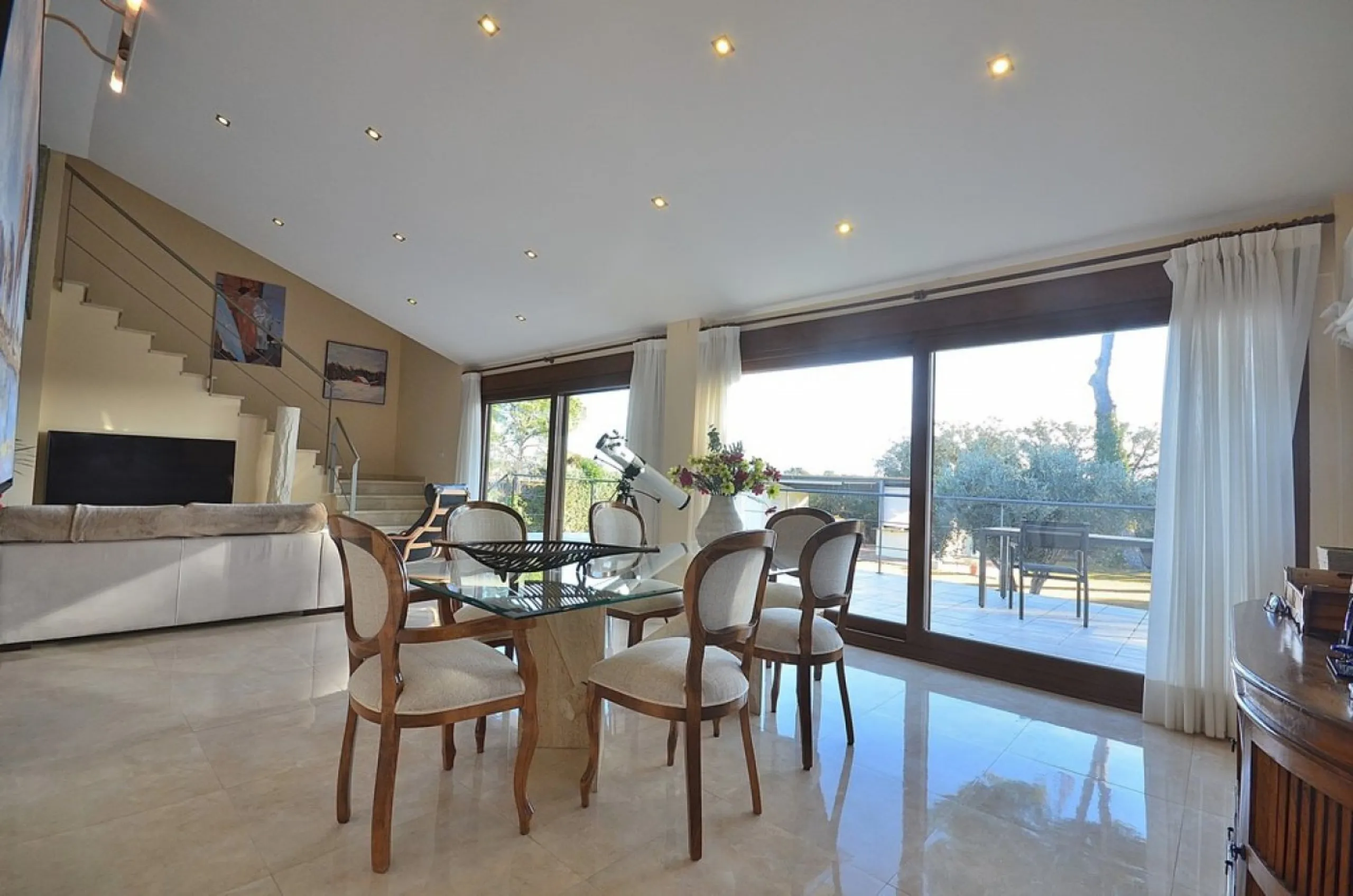 VILLA EN ALBACETE CON 1700 M2 DE PARCELA. 5 DORM. 5 BAÑOS.