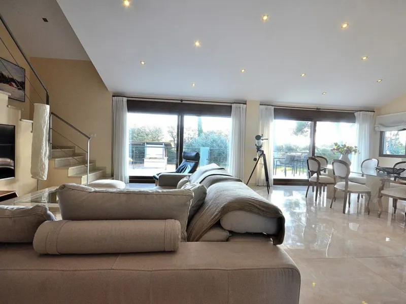 VILLA EN ALBACETE CON 1700 M2 DE PARCELA. 5 DORM. 5 BAÑOS.