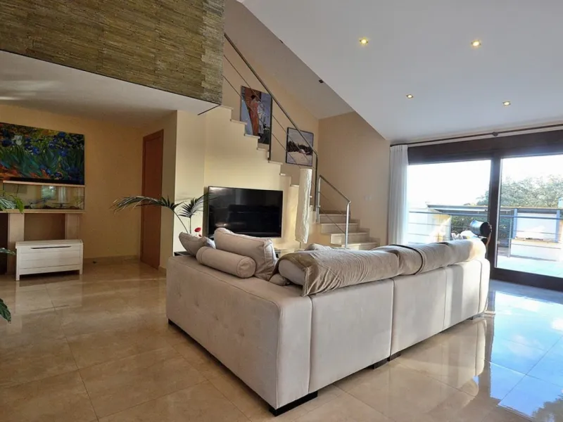 VILLA EN ALBACETE CON 1700 M2 DE PARCELA. 5 DORM. 5 BAÑOS.
