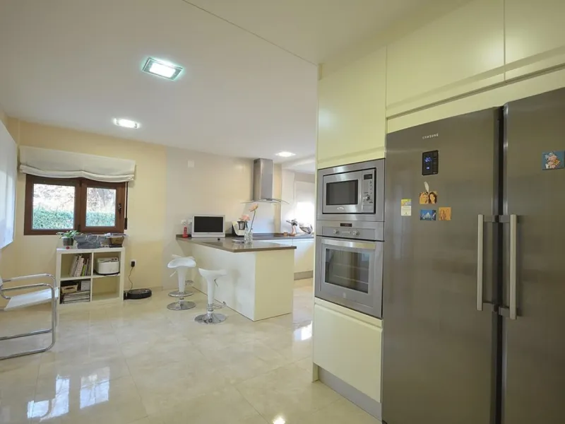 VILLA EN ALBACETE CON 1700 M2 DE PARCELA. 5 DORM. 5 BAÑOS.