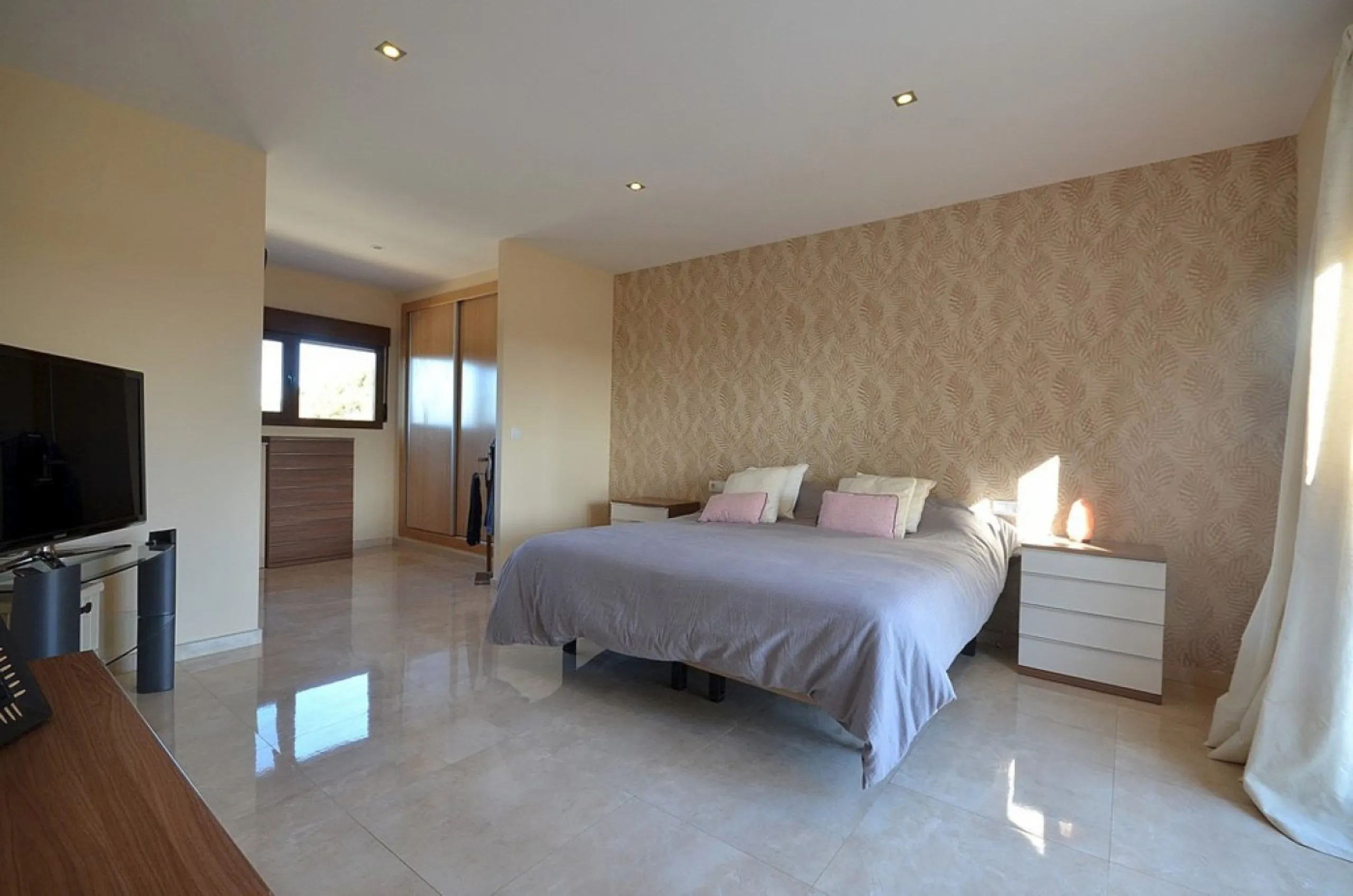 VILLA EN ALBACETE CON 1700 M2 DE PARCELA. 5 DORM. 5 BAÑOS.