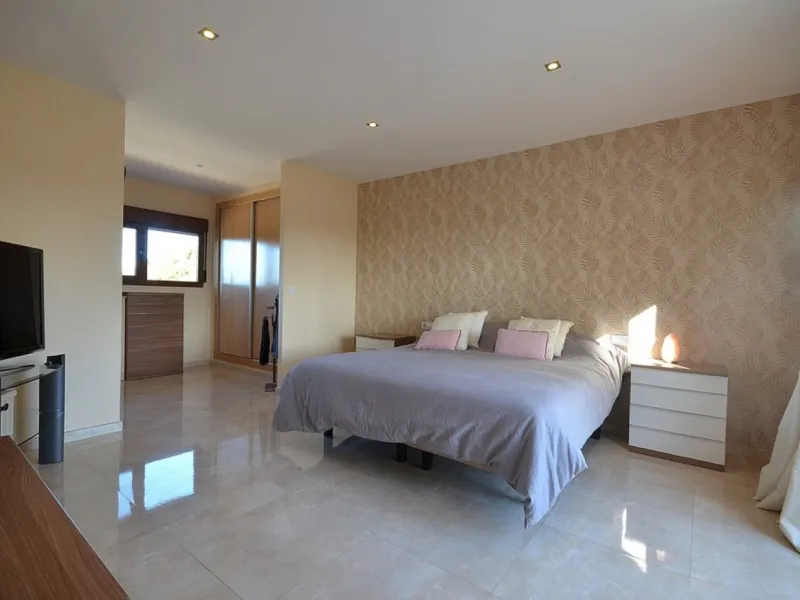 VILLA EN ALBACETE CON 1700 M2 DE PARCELA. 5 DORM. 5 BAÑOS.