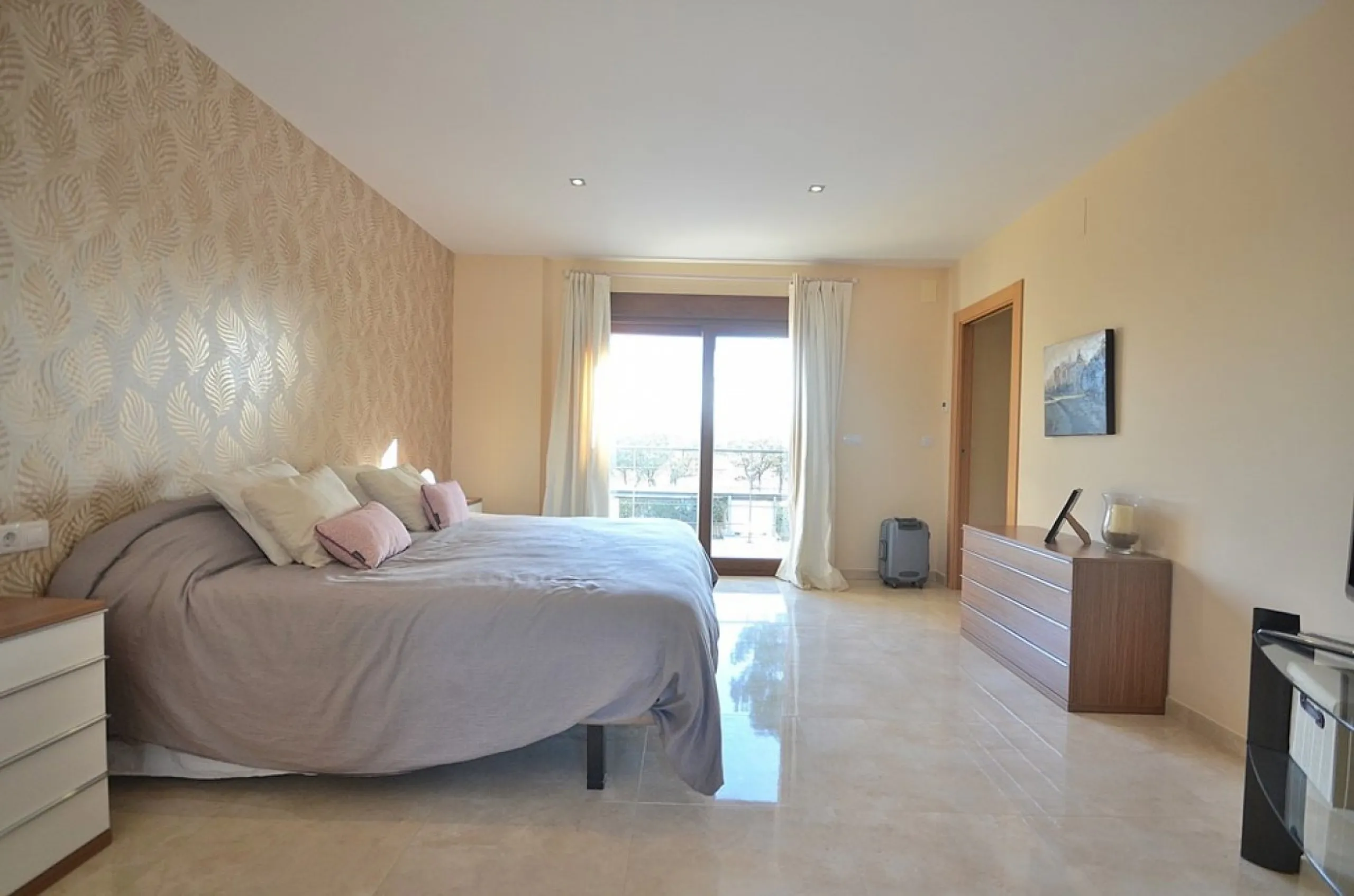 VILLA EN ALBACETE CON 1700 M2 DE PARCELA. 5 DORM. 5 BAÑOS.