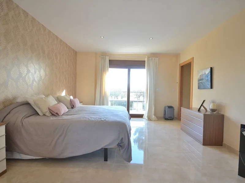VILLA EN ALBACETE CON 1700 M2 DE PARCELA. 5 DORM. 5 BAÑOS.