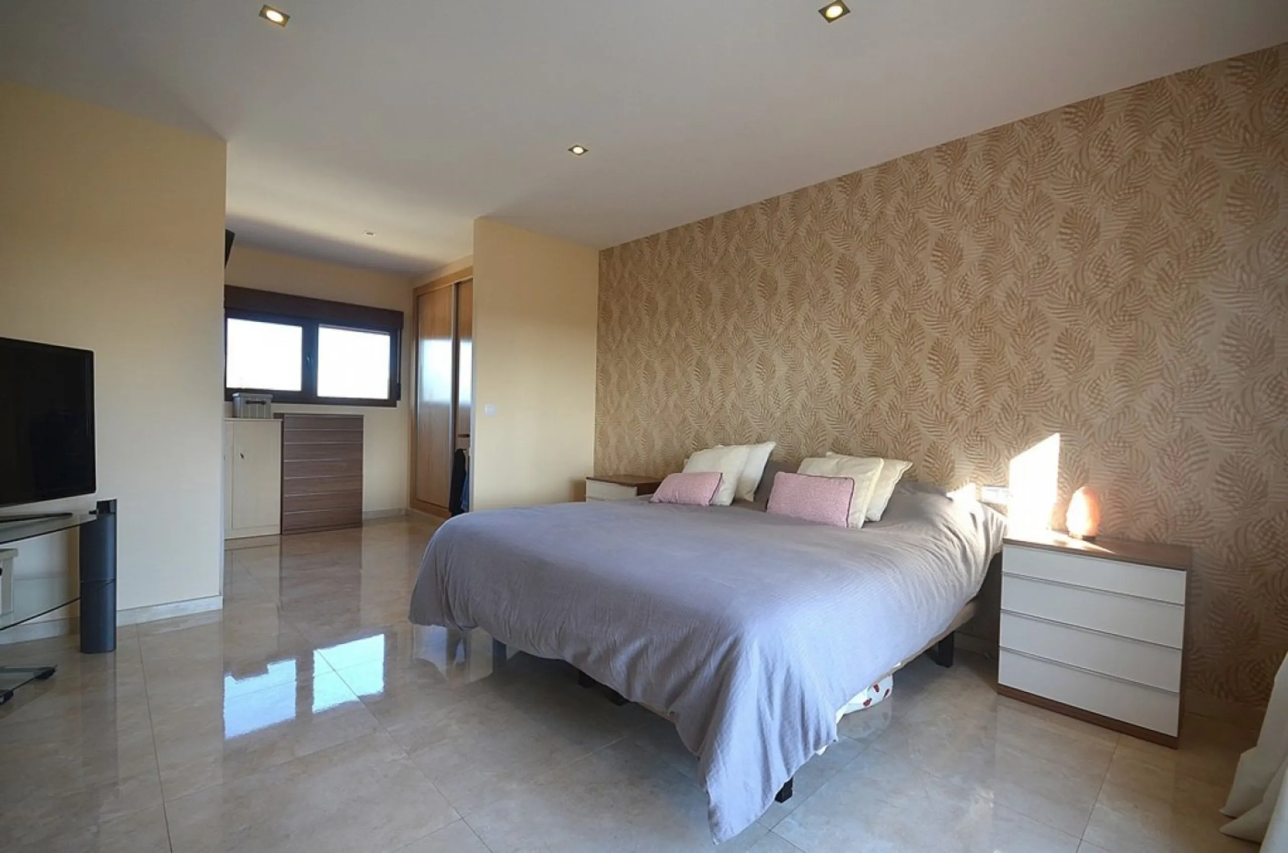 VILLA EN ALBACETE CON 1700 M2 DE PARCELA. 5 DORM. 5 BAÑOS.