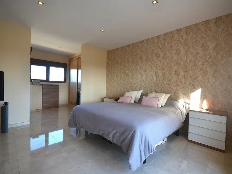VILLA EN ALBACETE CON 1700 M2 DE PARCELA. 5 DORM. 5 BAÑOS.