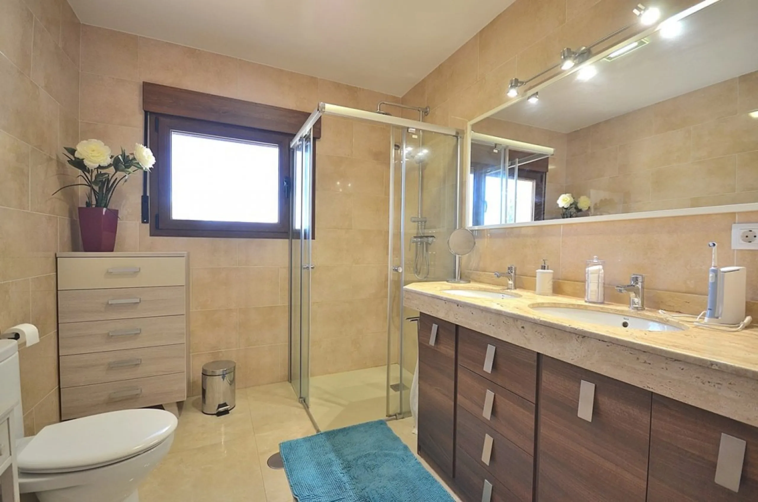VILLA EN ALBACETE CON 1700 M2 DE PARCELA. 5 DORM. 5 BAÑOS.