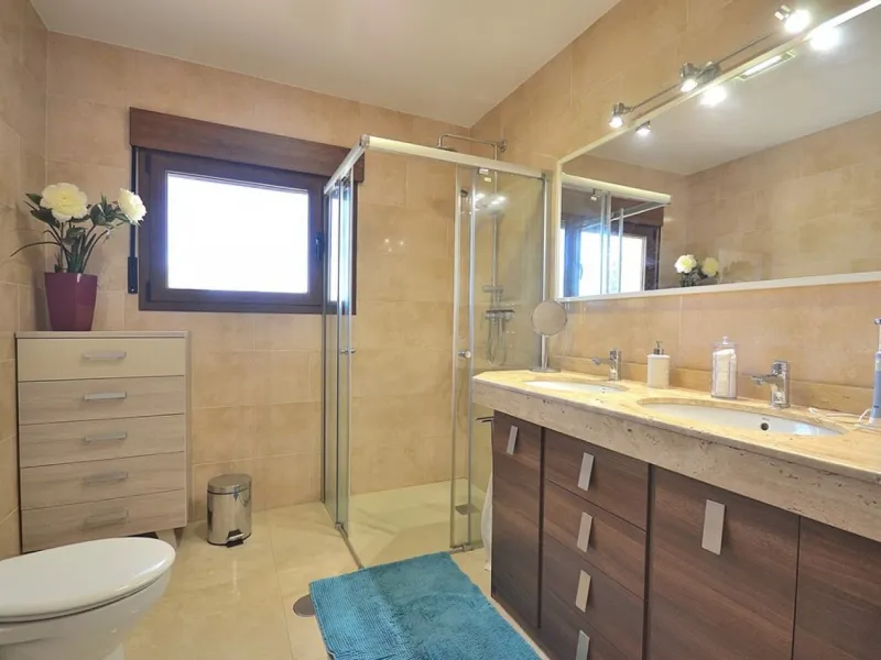 VILLA EN ALBACETE CON 1700 M2 DE PARCELA. 5 DORM. 5 BAÑOS.