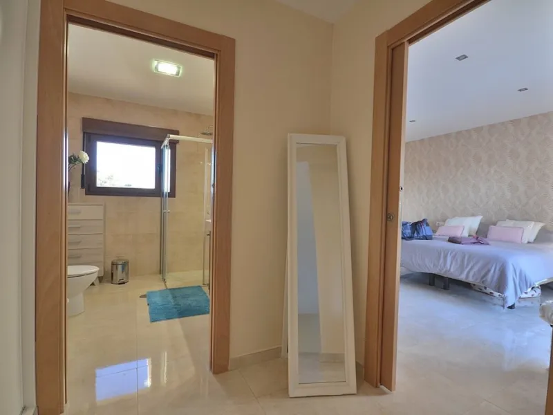 VILLA EN ALBACETE CON 1700 M2 DE PARCELA. 5 DORM. 5 BAÑOS.