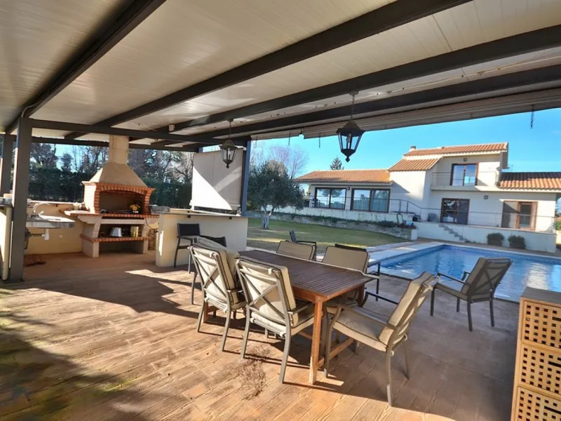 VILLA EN ALBACETE CON 1700 M2 DE PARCELA. 5 DORM. 5 BAÑOS.