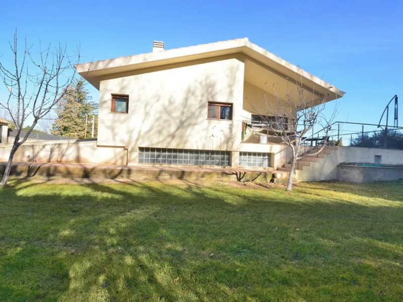 VILLA EN ALBACETE CON 1700 M2 DE PARCELA. 5 DORM. 5 BAÑOS.