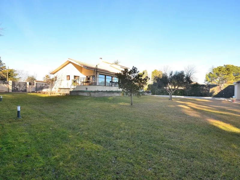 VILLA EN ALBACETE CON 1700 M2 DE PARCELA. 5 DORM. 5 BAÑOS.