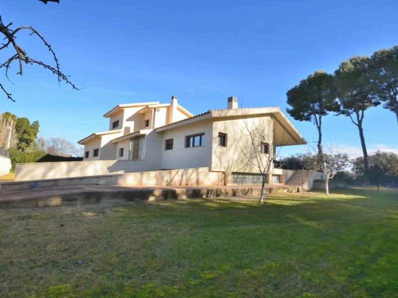 VILLA EN ALBACETE CON 1700 M2 DE PARCELA. 5 DORM. 5 BAÑOS.