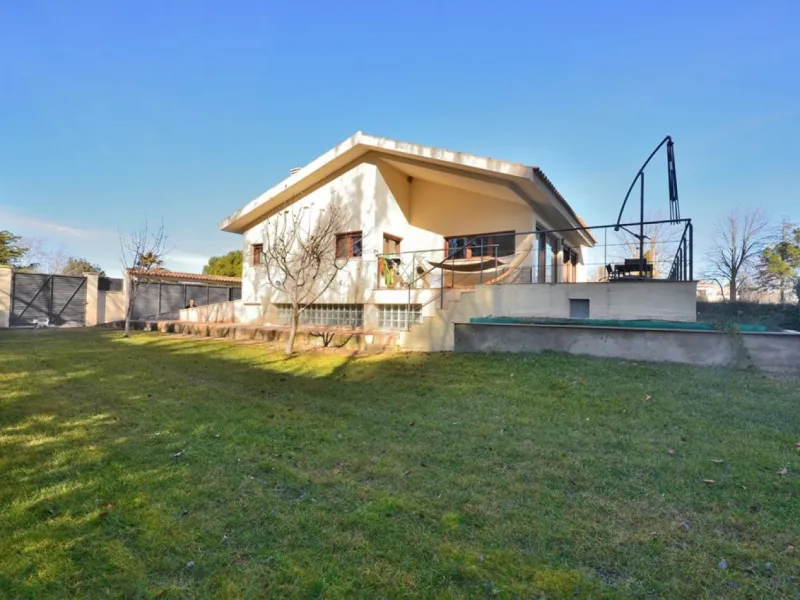 VILLA EN ALBACETE CON 1700 M2 DE PARCELA. 5 DORM. 5 BAÑOS.
