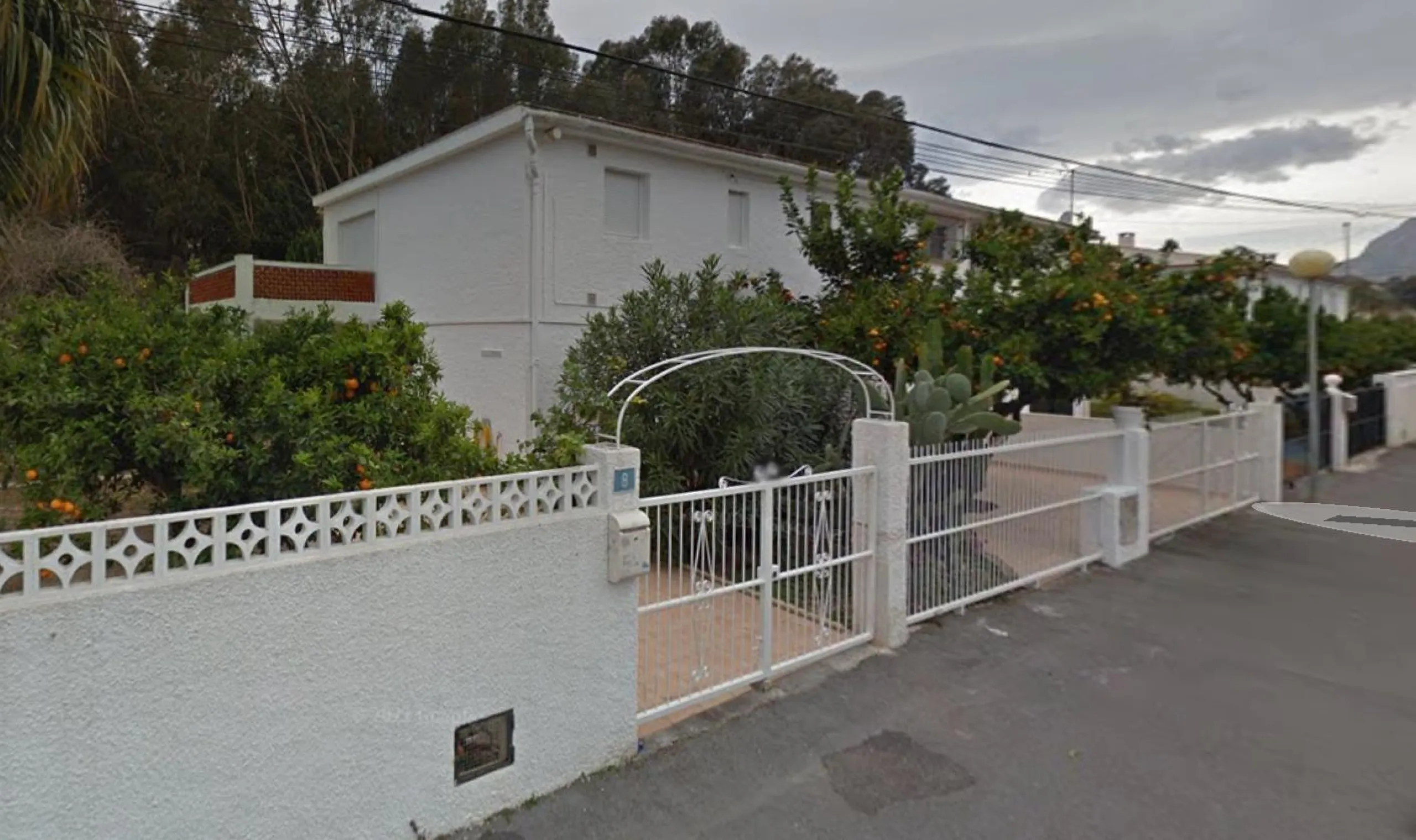 🏡 Semi-detached house in Albir with a tourist license - just 200 meters from the sea! 🌊🌿