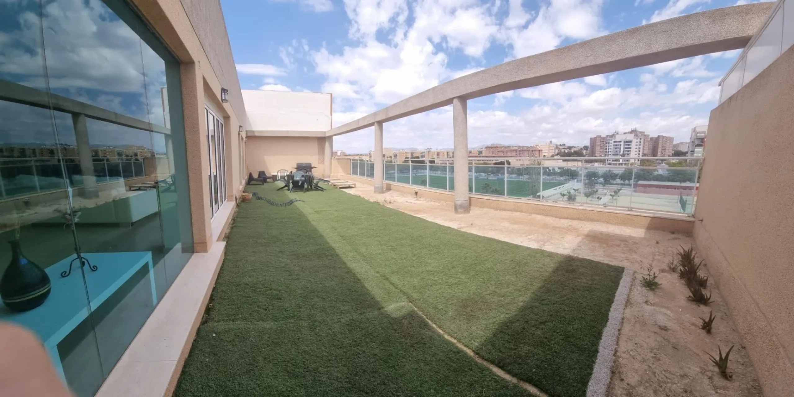OCASIÓN ÁTICO DE 260 METROS CON TERRAZA AJARDINADA EN PLANTA DE 60 METROS
