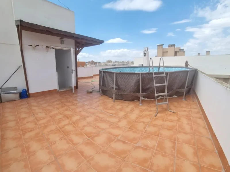 OCASIÓN ÁTICO DE 260 METROS CON TERRAZA AJARDINADA EN PLANTA DE 60 METROS