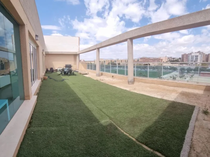 OCASIÓN ÁTICO DE 260 METROS CON TERRAZA AJARDINADA EN PLANTA DE 60 METROS