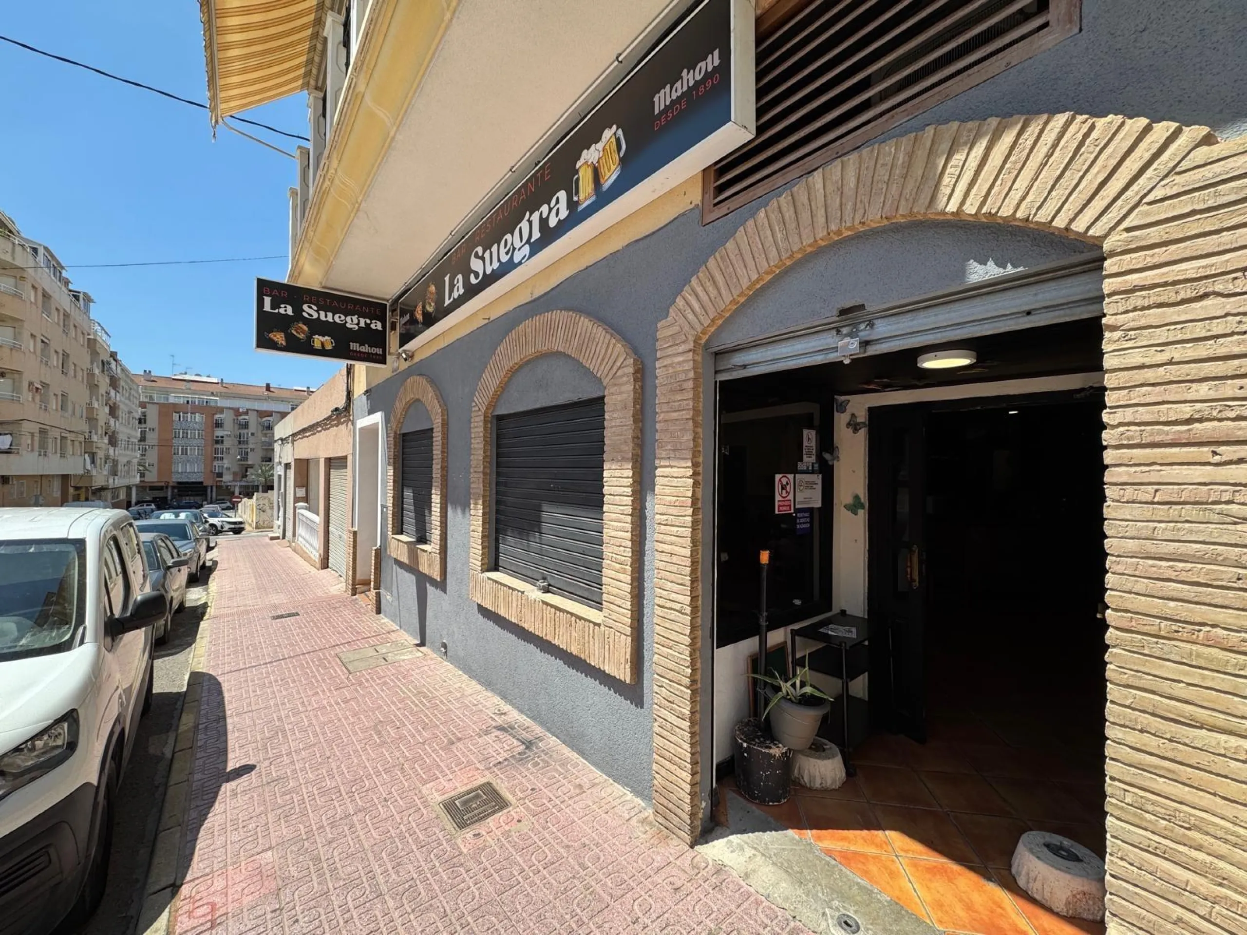 BAR EN VENTA. SE VENDE UN BAR A 500 METROS DE PLAYA DEL CURA CON 2 BAÑOS Y 150 M2 SUPERFICIE.
