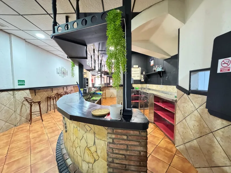 BAR EN VENTA. SE VENDE UN BAR A 500 METROS DE PLAYA DEL CURA CON 2 BAÑOS Y 150 M2 SUPERFICIE.