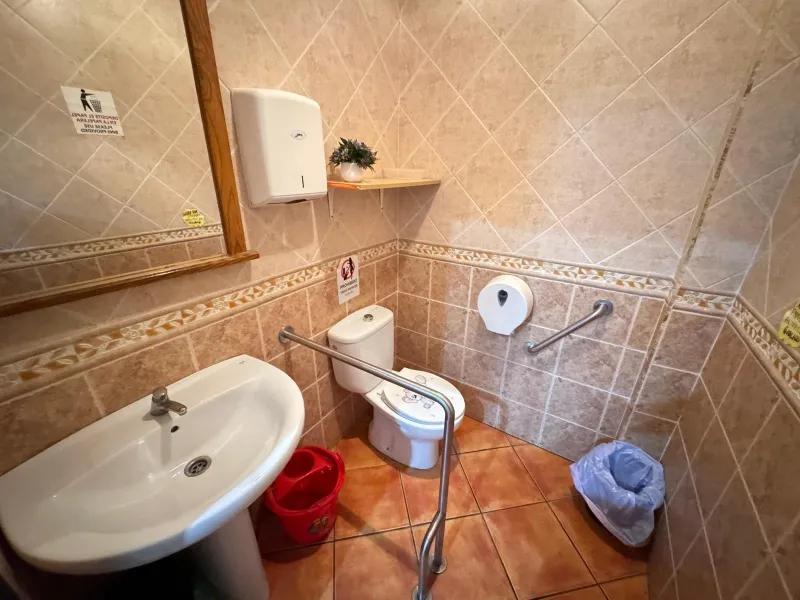 BAR EN VENTA. SE VENDE UN BAR A 500 METROS DE PLAYA DEL CURA CON 2 BAÑOS Y 150 M2 SUPERFICIE.