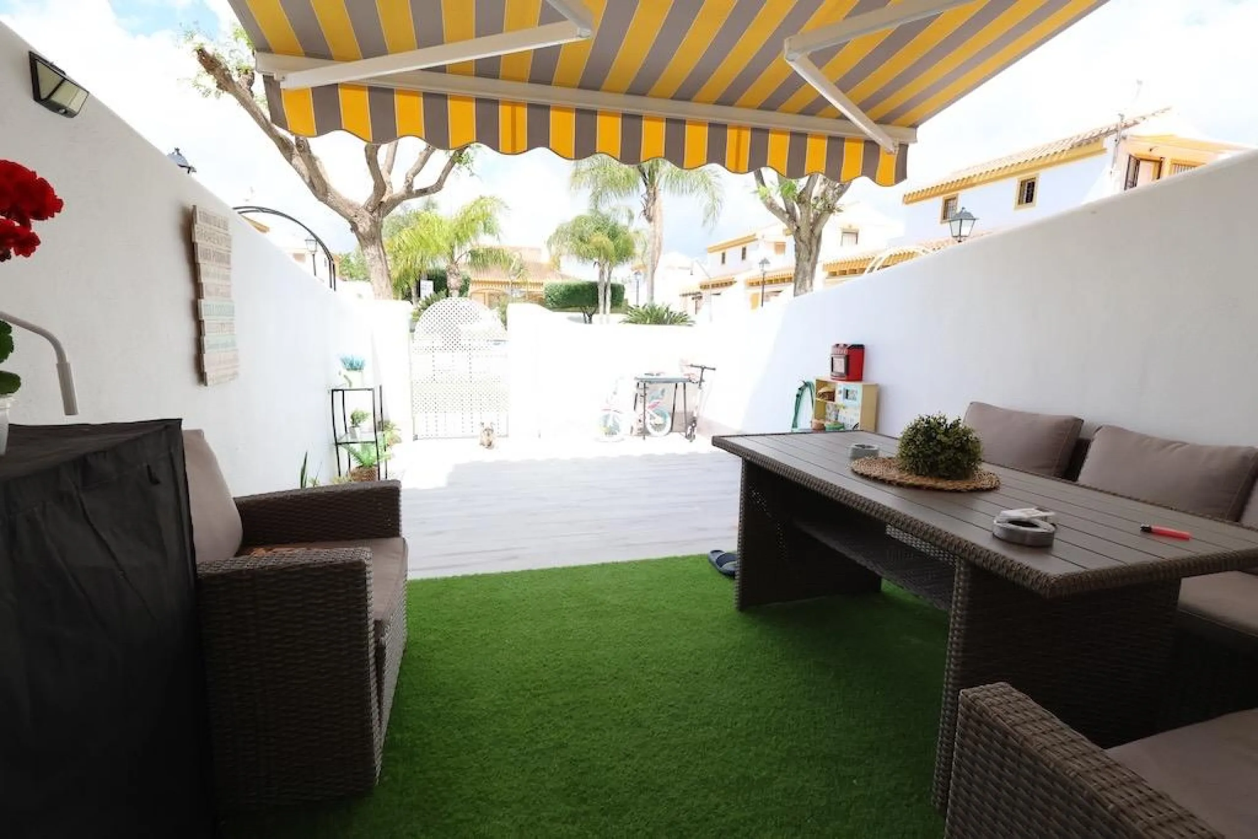 Torre de la Horadada duplex townhouse located directly in front of the communal pool