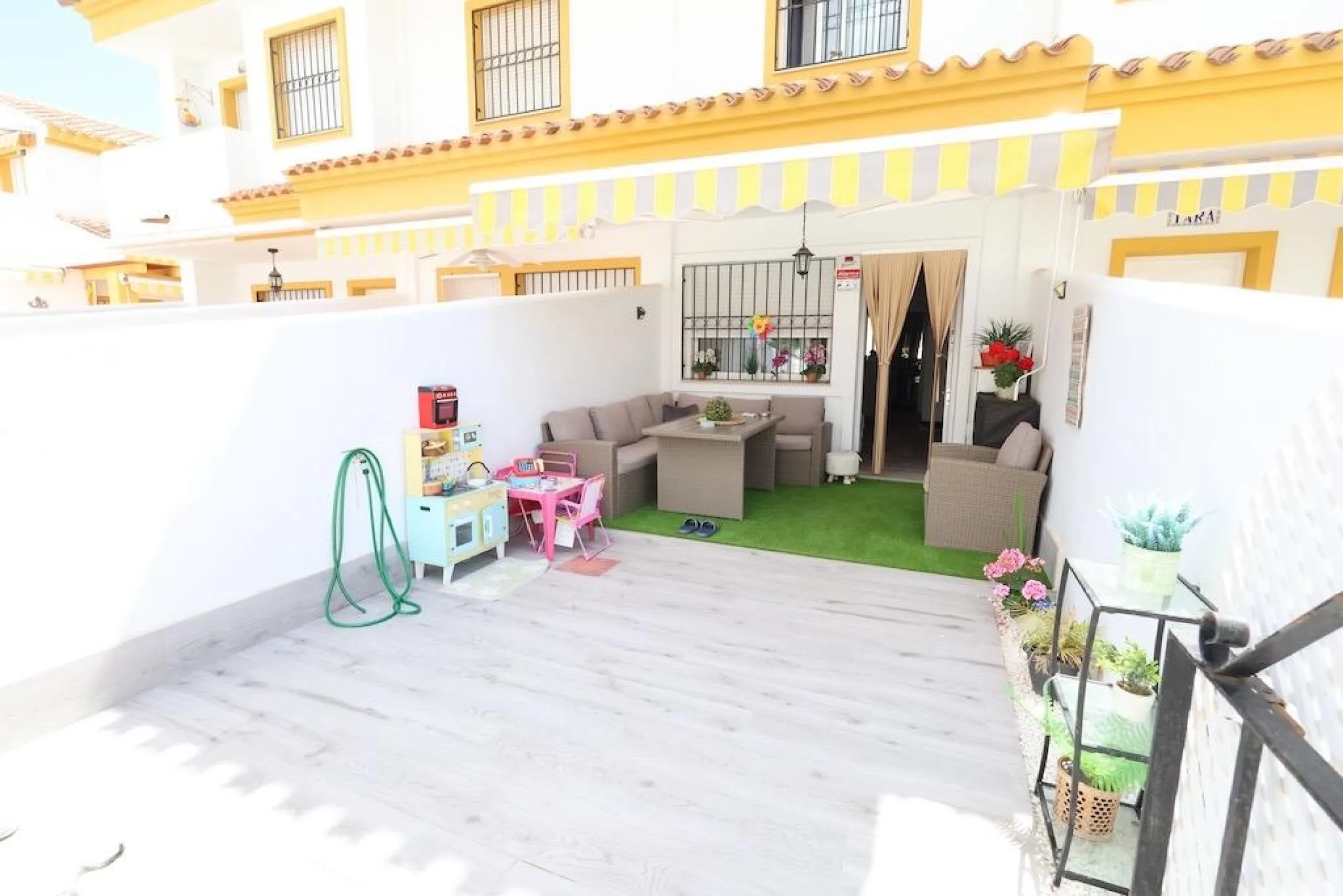 Torre de la Horadada duplex townhouse located directly in front of the communal pool