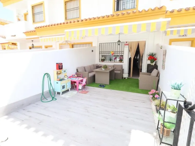Torre de la Horadada duplex townhouse located directly in front of the communal pool