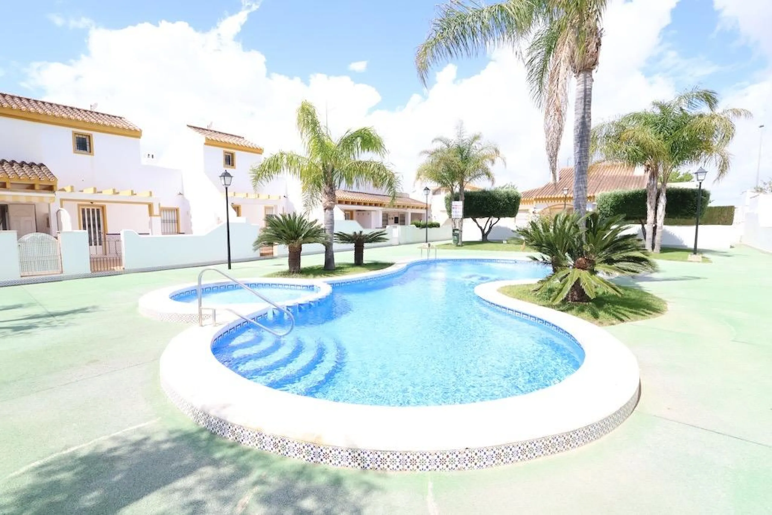 Torre de la Horadada duplex townhouse located directly in front of the communal pool