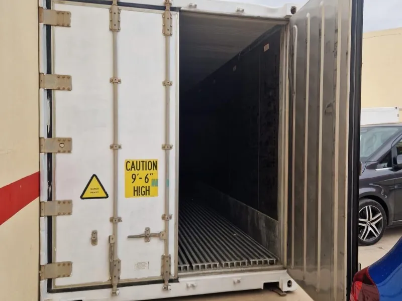 A 40-foot refrigerated container with a volume of 67 m³ is available for rent