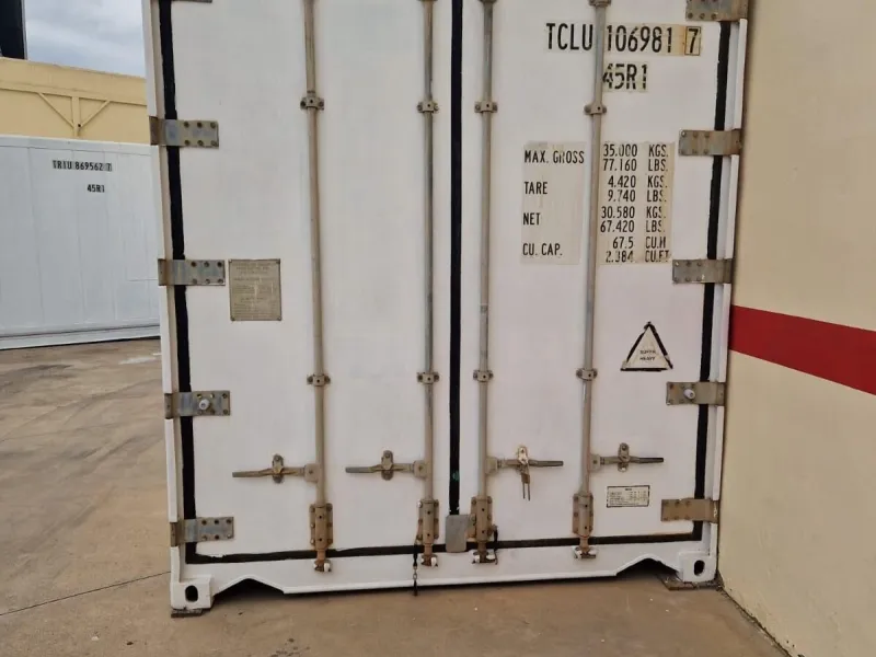 A 40-foot refrigerated container with a volume of 67 m³ is available for rent