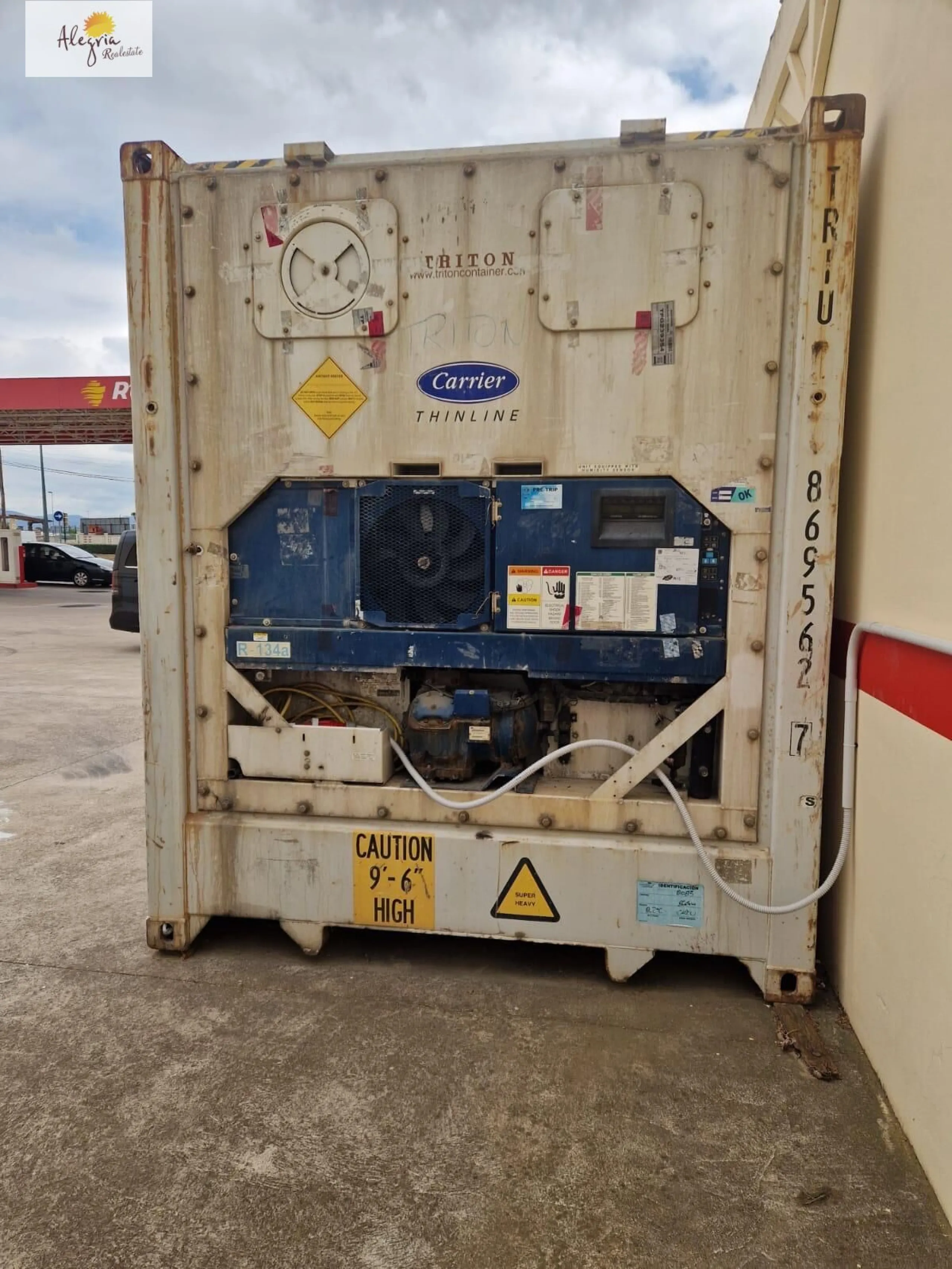 A 40-foot refrigerated container with a volume of 67 m³ is available for rent