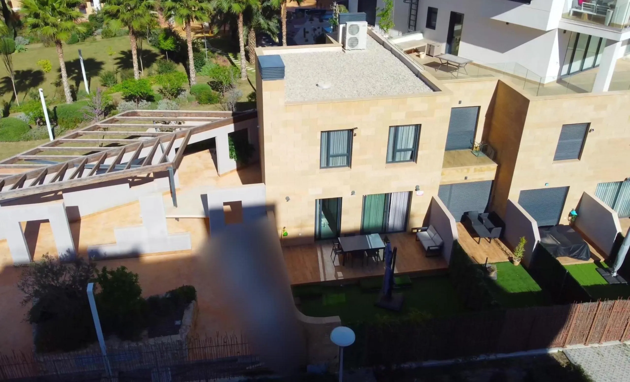 🌴 Luxury property by the sea!