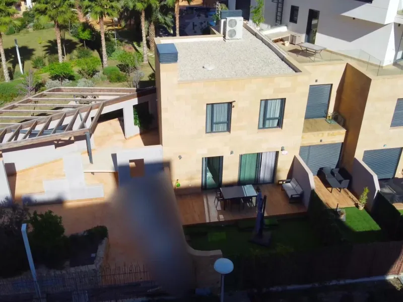 🌴 Luxury property by the sea!