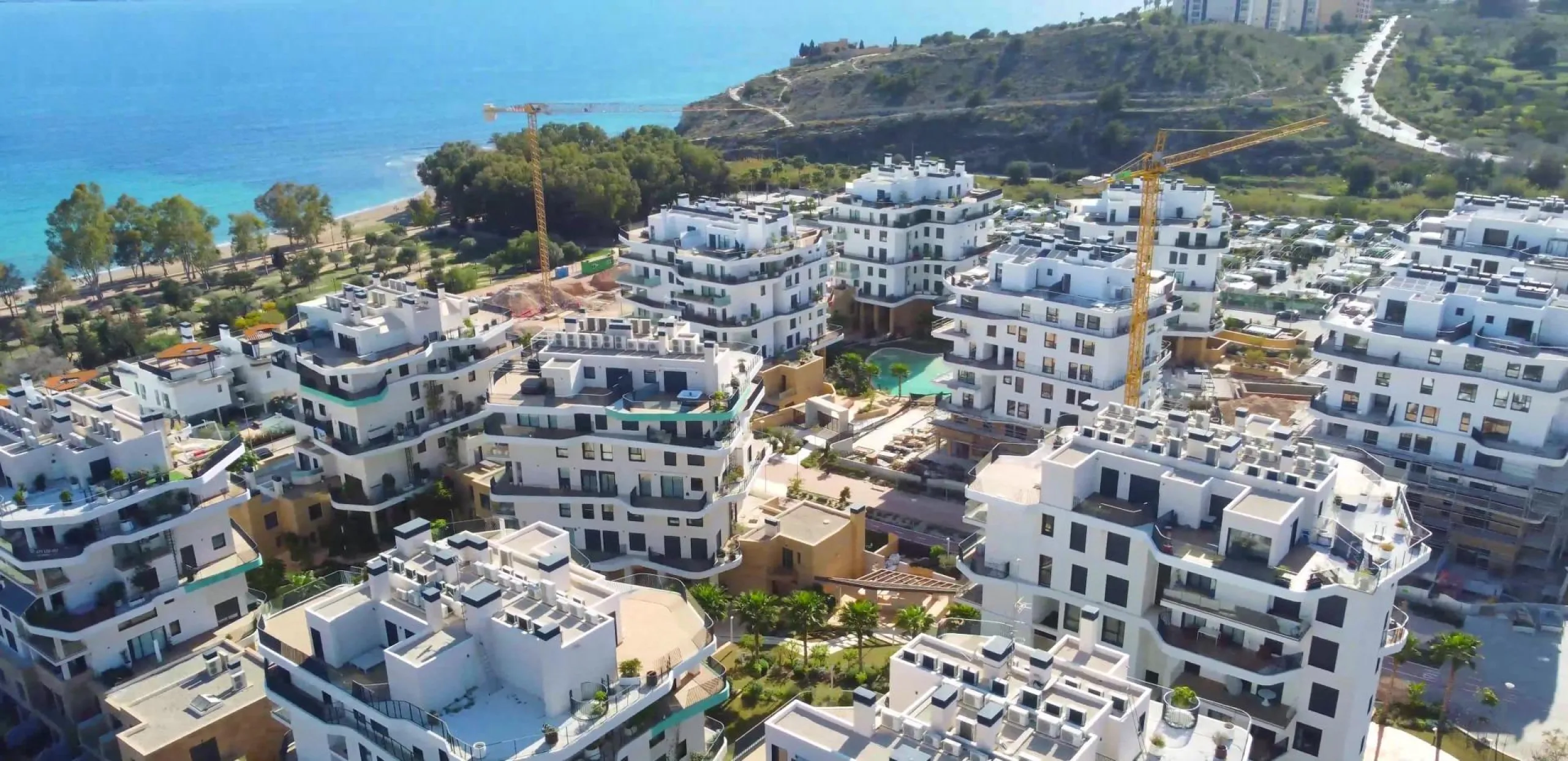 🌴 Luxury property by the sea!