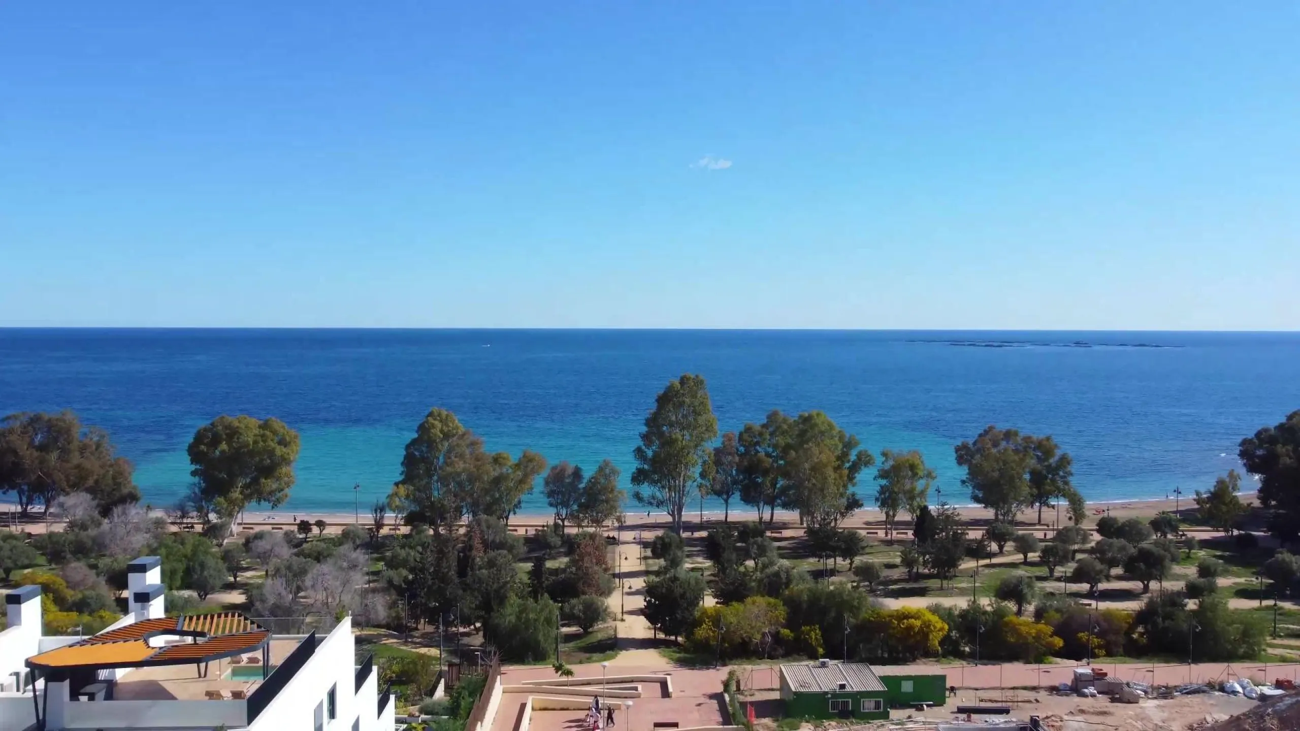 🌴 Luxury property by the sea!