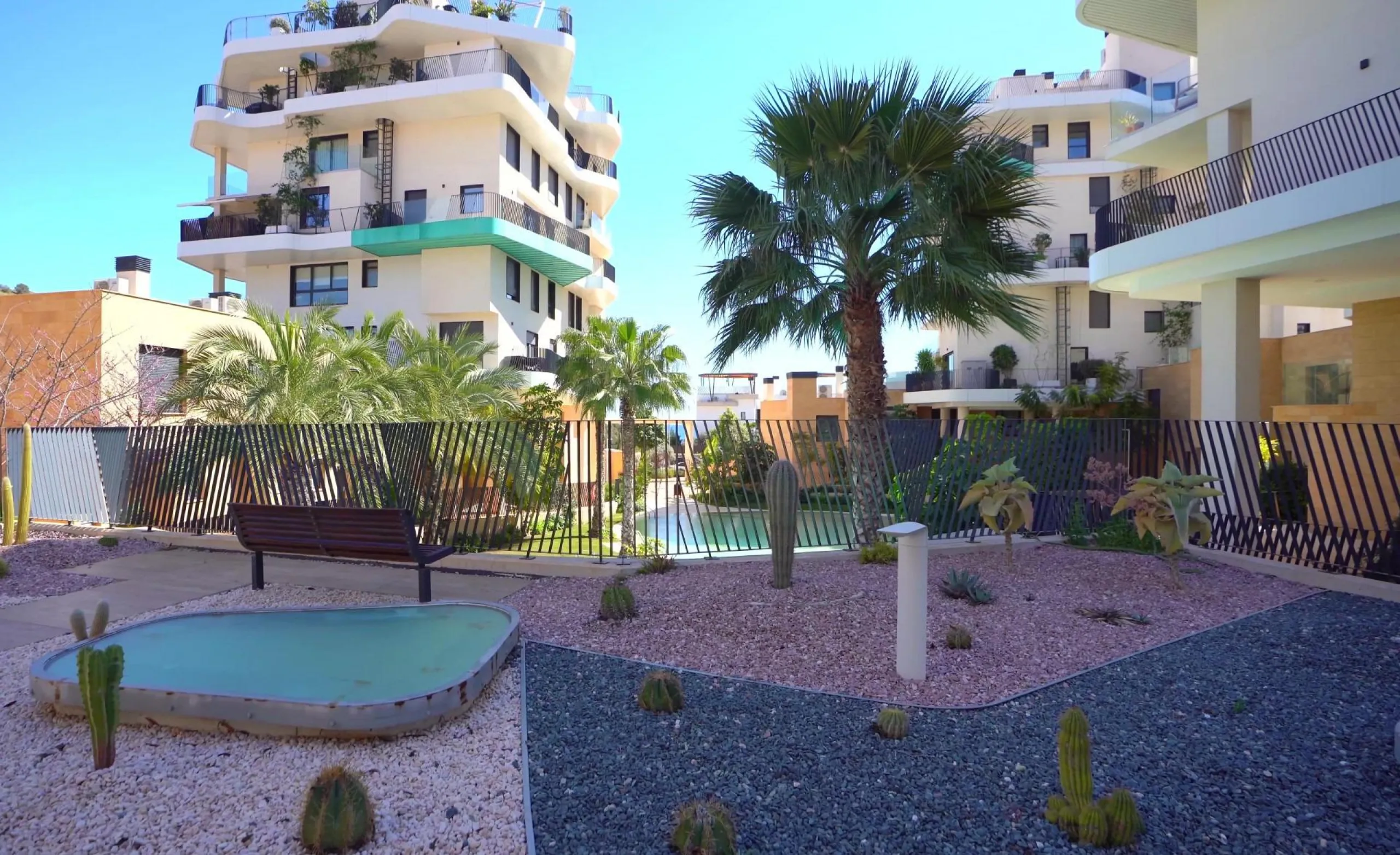 🌴 Luxury property by the sea!
