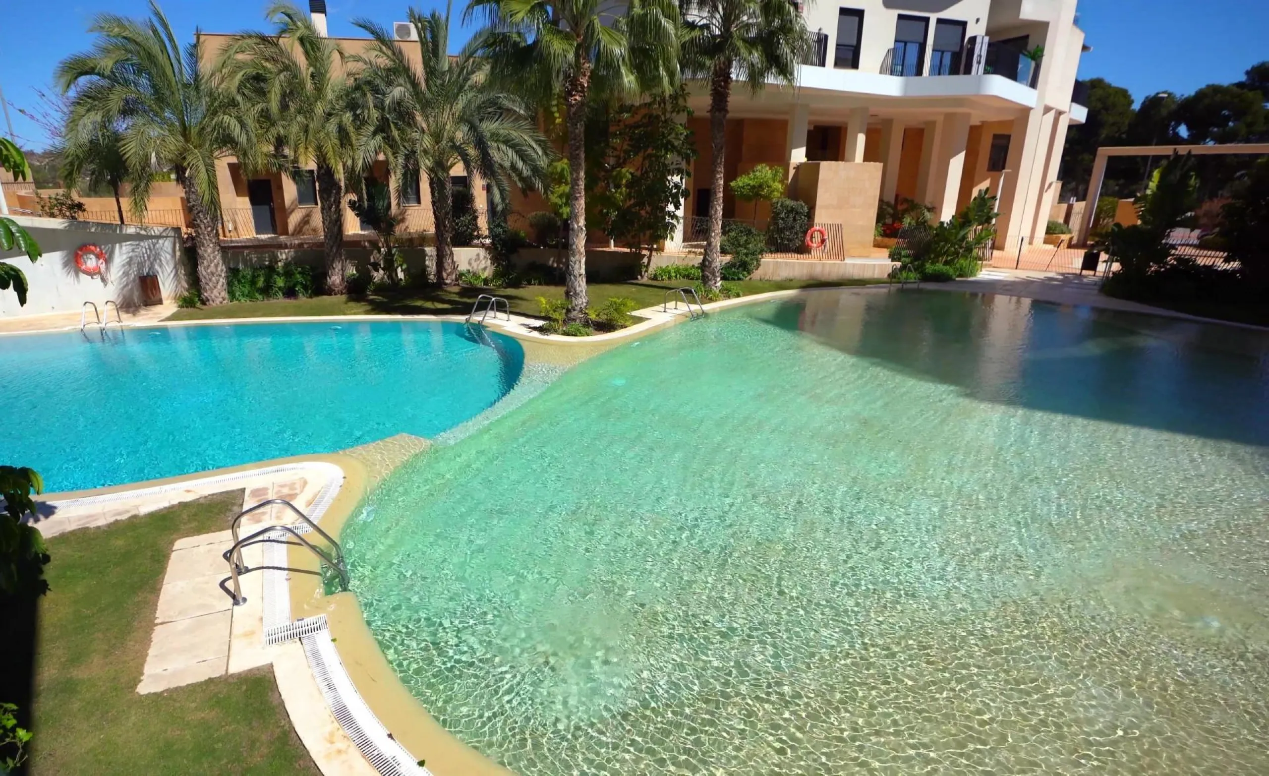 🌴 Luxury property by the sea!