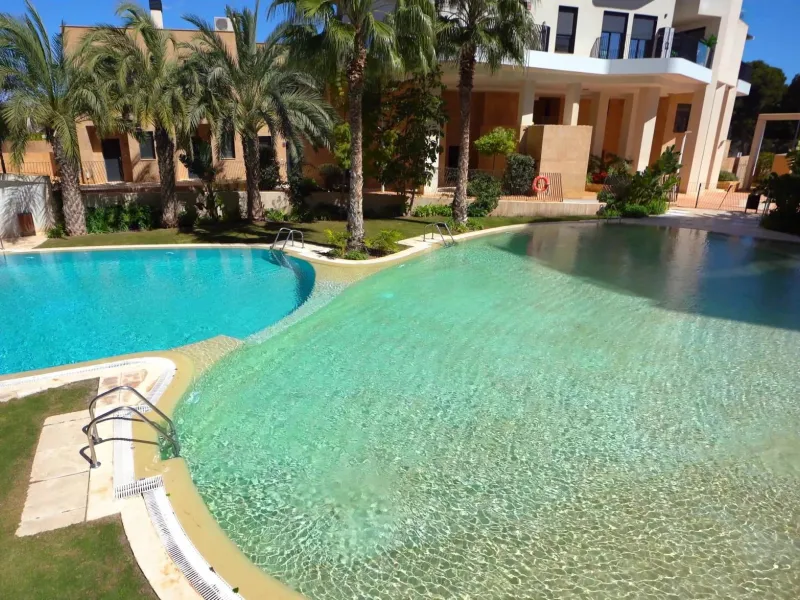 🌴 Luxury property by the sea!