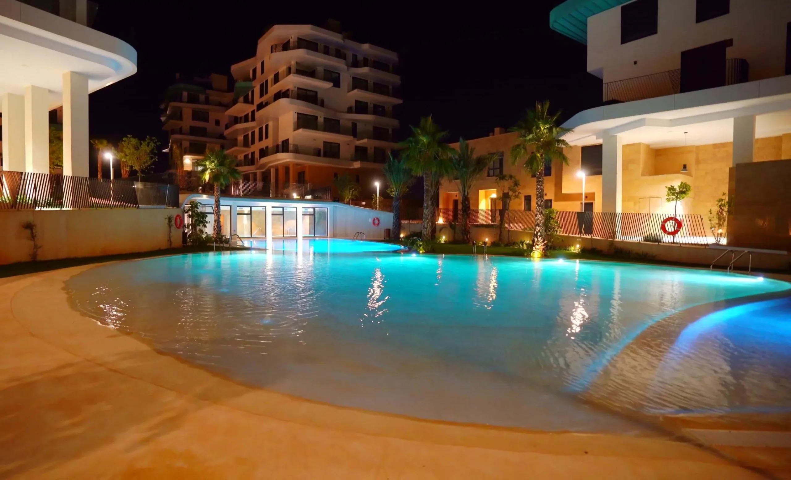 🌴 Luxury property by the sea!